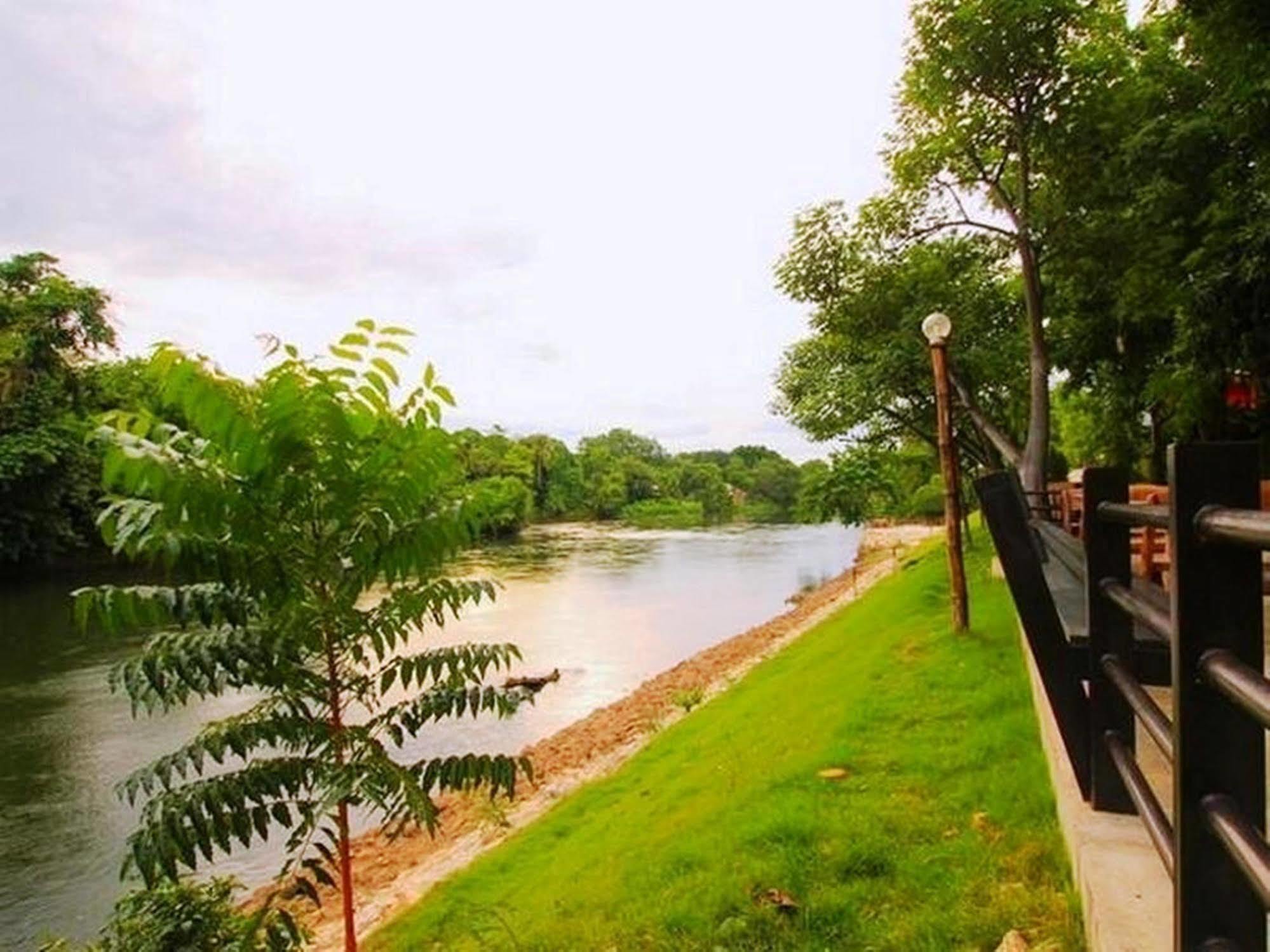Aurora Resort Kanchanaburi Eksteriør billede